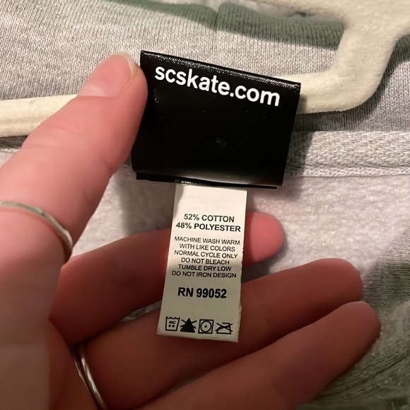 Grey Santa Cruz skateboards hoodie - Picture 4 of 6